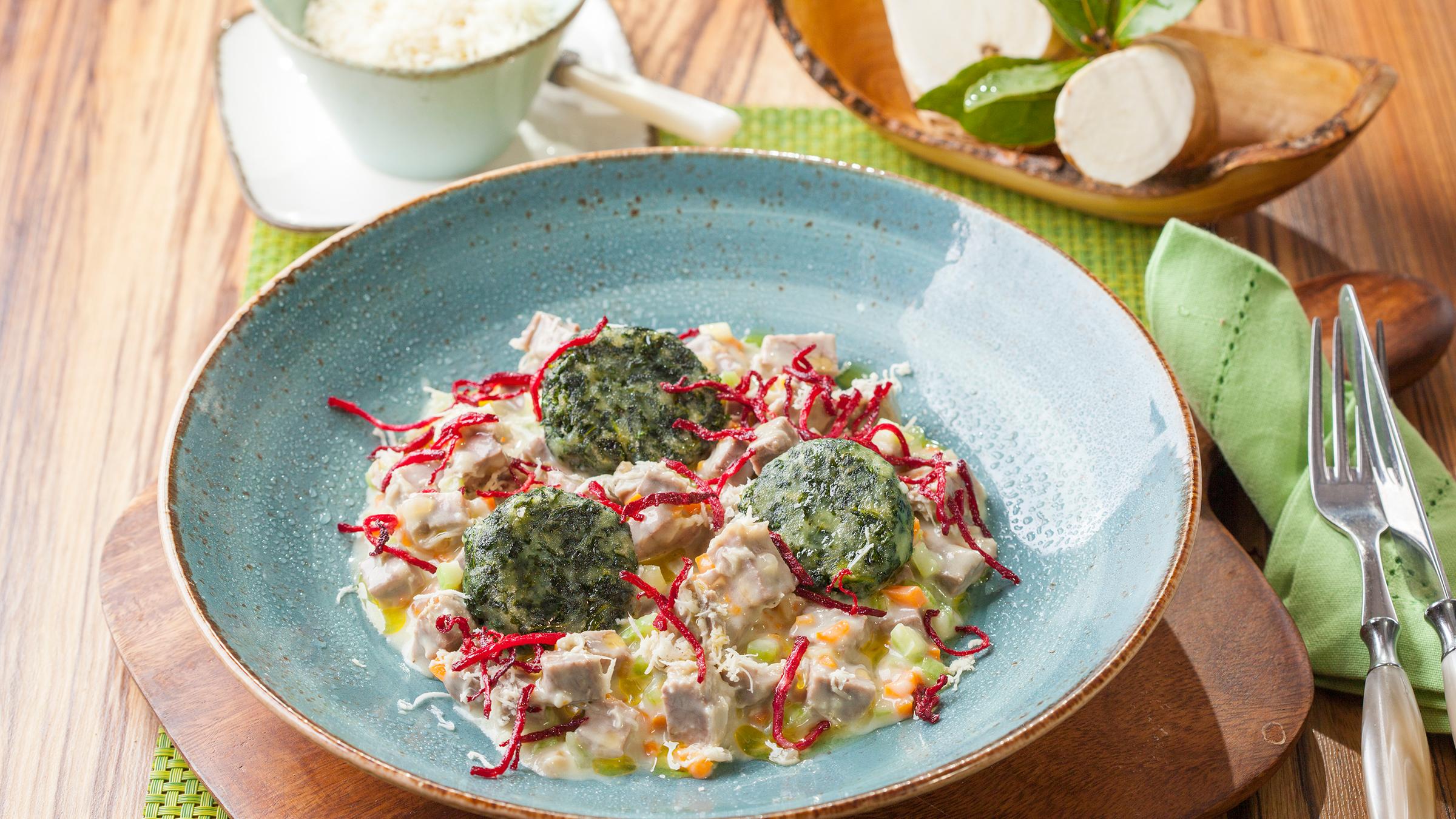 Loffelragout Mit Krensauce Und Grunkohlpflanzerl Zdfmediathek 