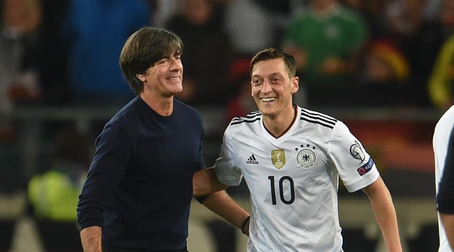 Joachim Löw und Mesut Özil