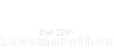 Ein Sessel, ein Beistelltisch und eine Leselampe auf einer sonst dunklen Bühne