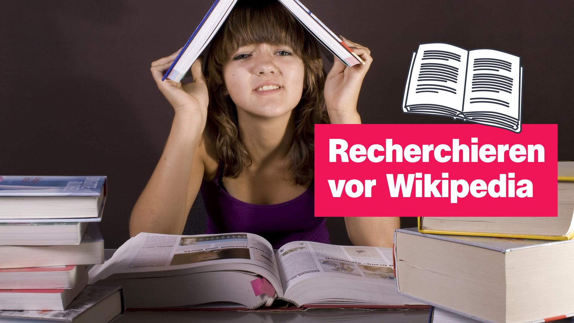 Ein Mädchen zwischen Büchern, Text "Recherchieren vor Wikipedia"