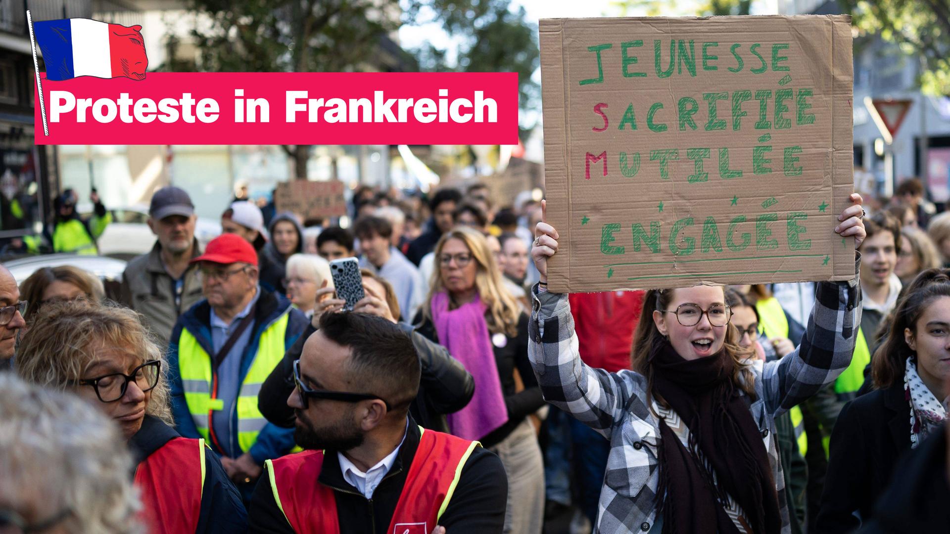 Collage: Menschen bei einem Protest, darüber steht in einer roten Textbox mit einer Frankreich-Flagge: Proteste in Frankreich.