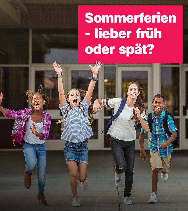 Kinder in Sommerklamotten rennen aus Schule, freuen sich, reißen Arme hoch, darüber Schrift "Sommerferien - libeer früh oder spät?"