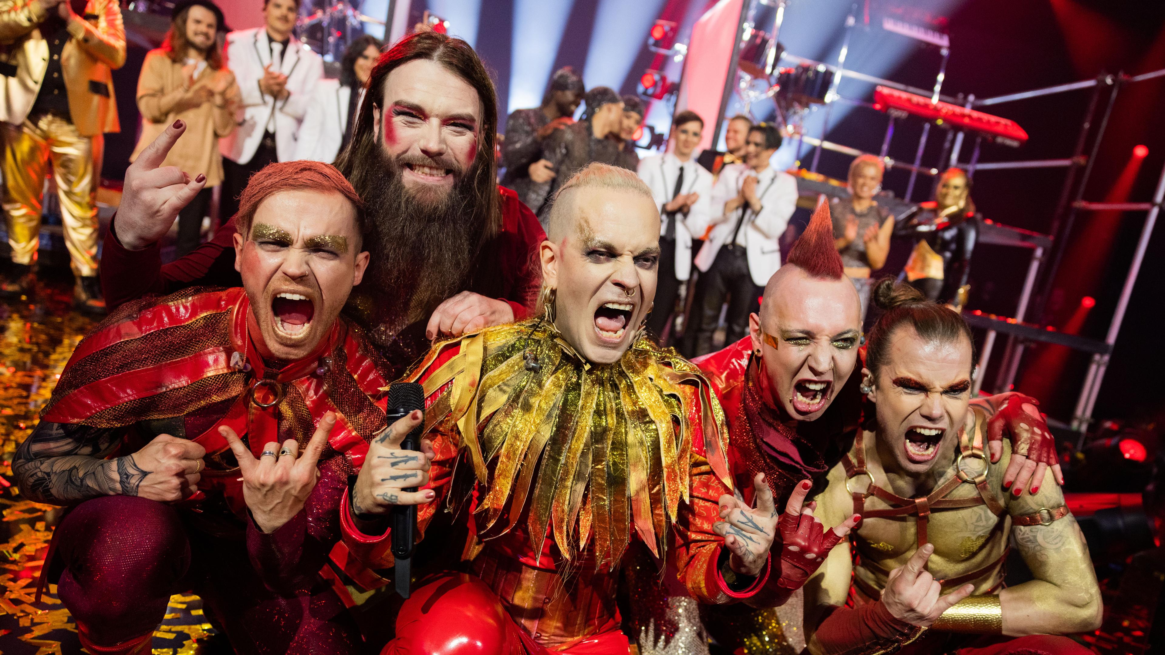 "Lord Of The Lost" feiern beim Vorentscheid "Eurovision Song Contest 2023 - Unser Lied für Liverpool" auf der Bühne ihren Sieg.