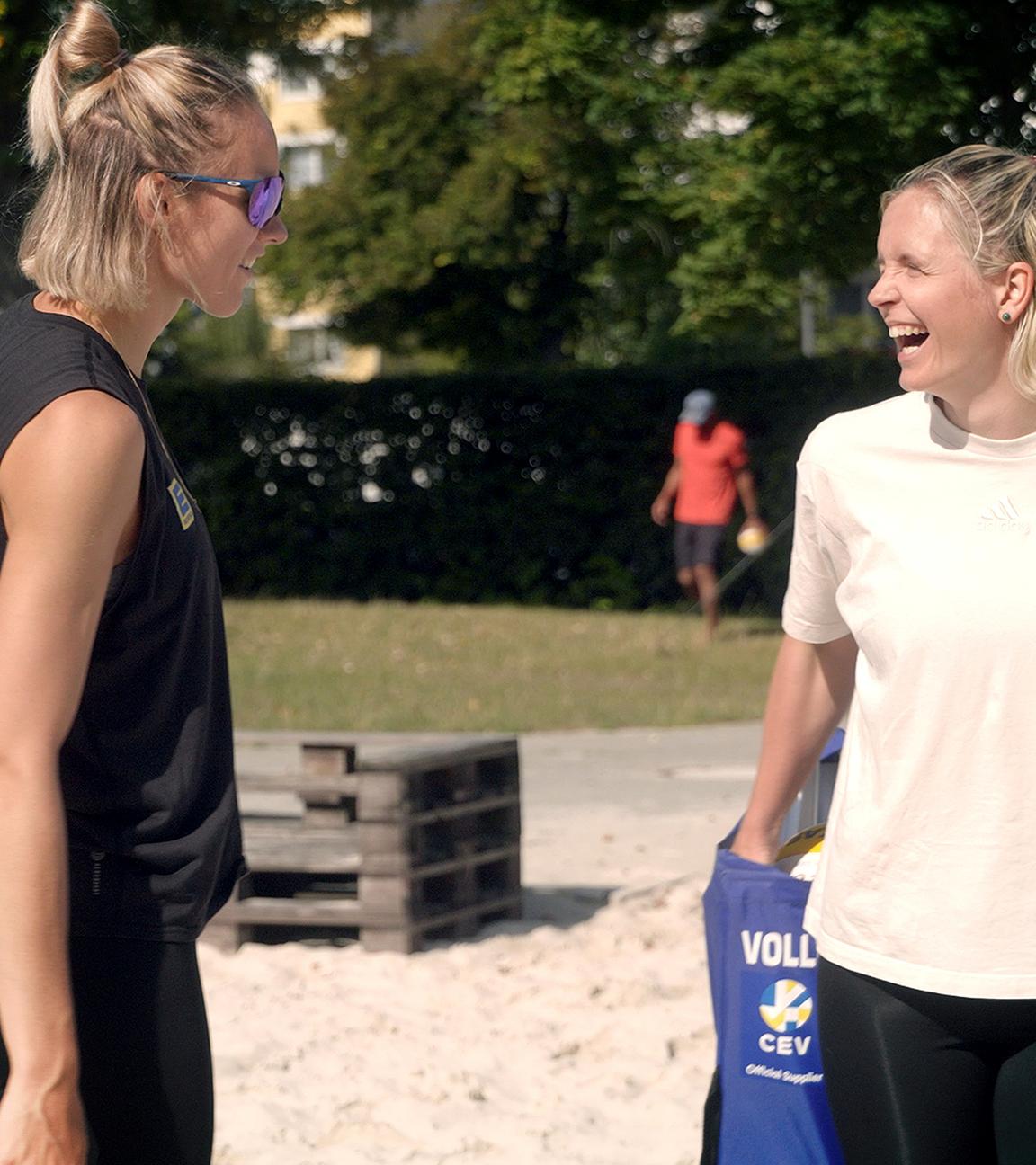 Louisa Lippmann und Laura Ludwig beim Beachvolleyballtraining.