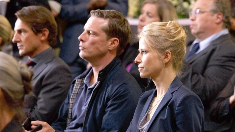 Radek (H.-W. Meyer, l.), Prinz (F. Panzner, M.) und Sandra Reiß (S. Bormann)