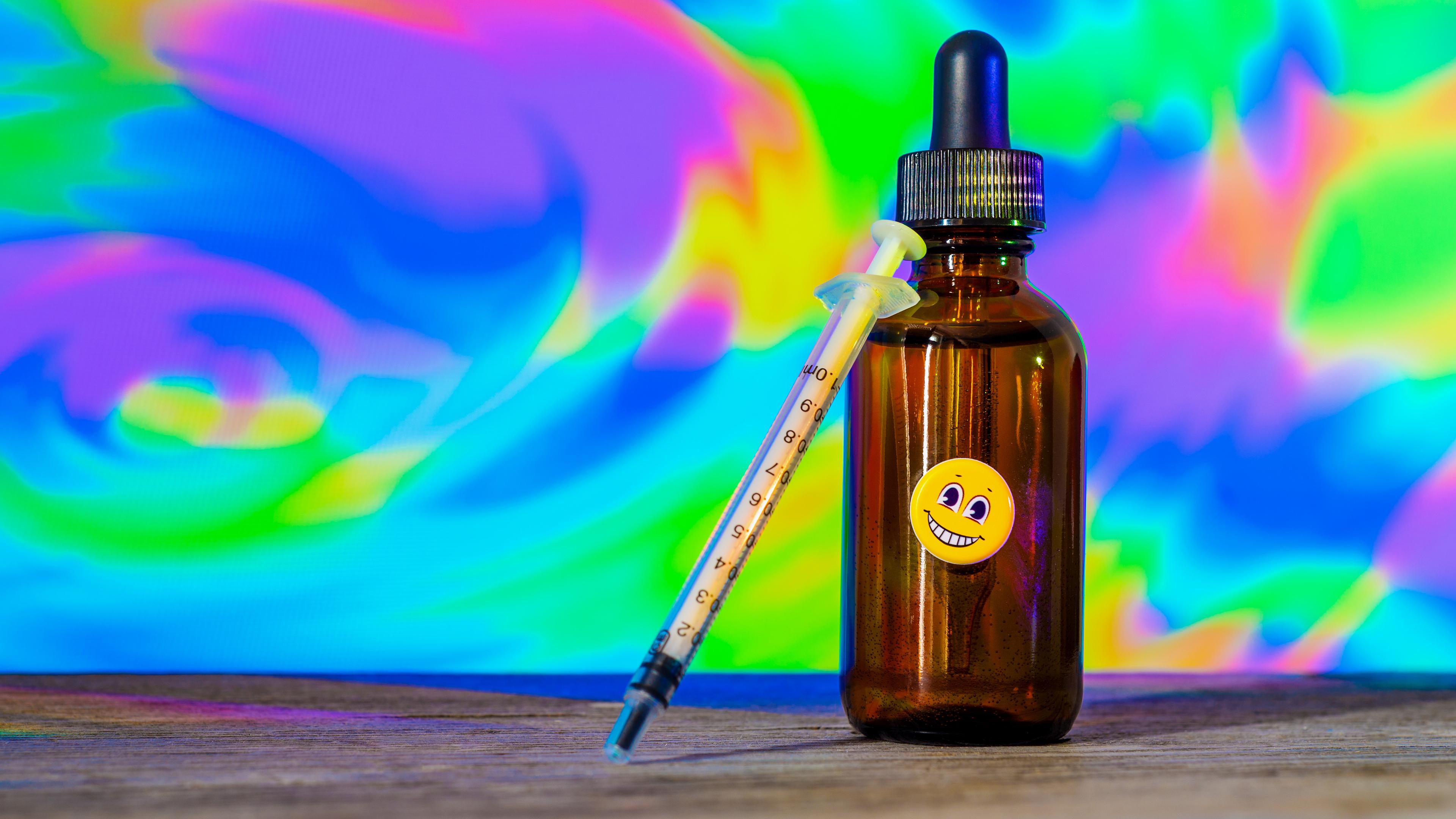 Eine Flasche verdünntes LSD für Mikrodosierung