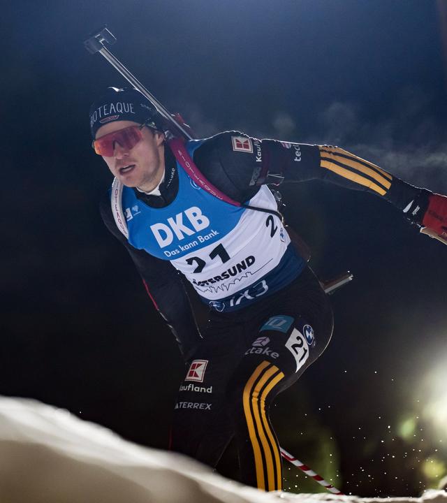 Lucas Fratzscher (Deutschland) in Aktion im 20-km-Einzel beim Biathlon Weltcup in Östersund. 