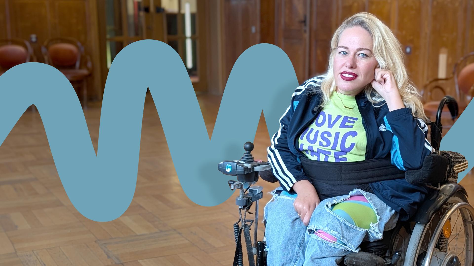 In ihrem Theaterstück „Wolf“ beleuchtet Lucy Wilke gemeinsam mit ihrem Spielpartner Lotta Ökmen das letzte Aufbäumen alter und das Erstarken neuer Ordnungen. 