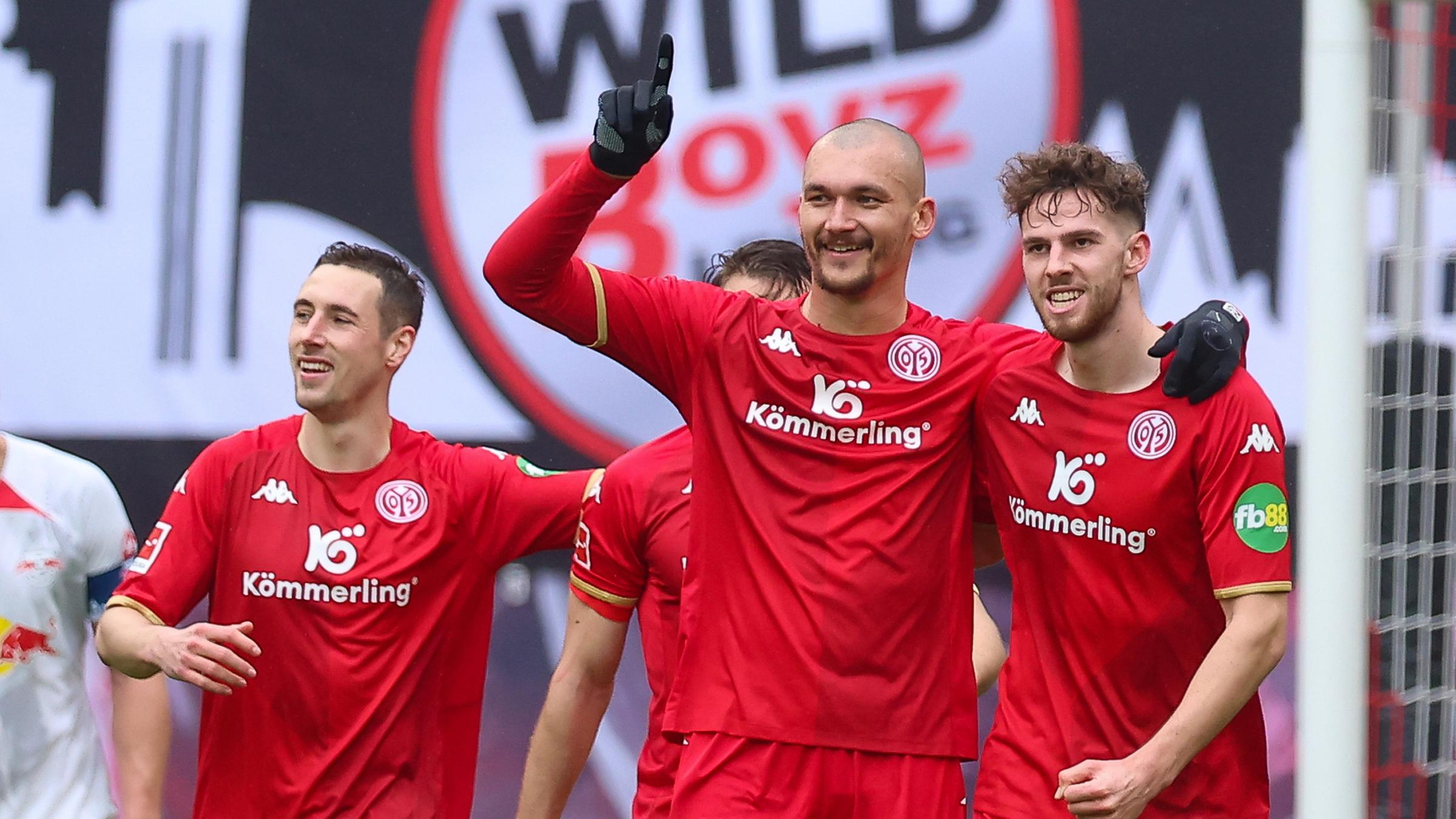 30 in der Fußball-Bundesliga Mainz entzaubert RB Leipzig