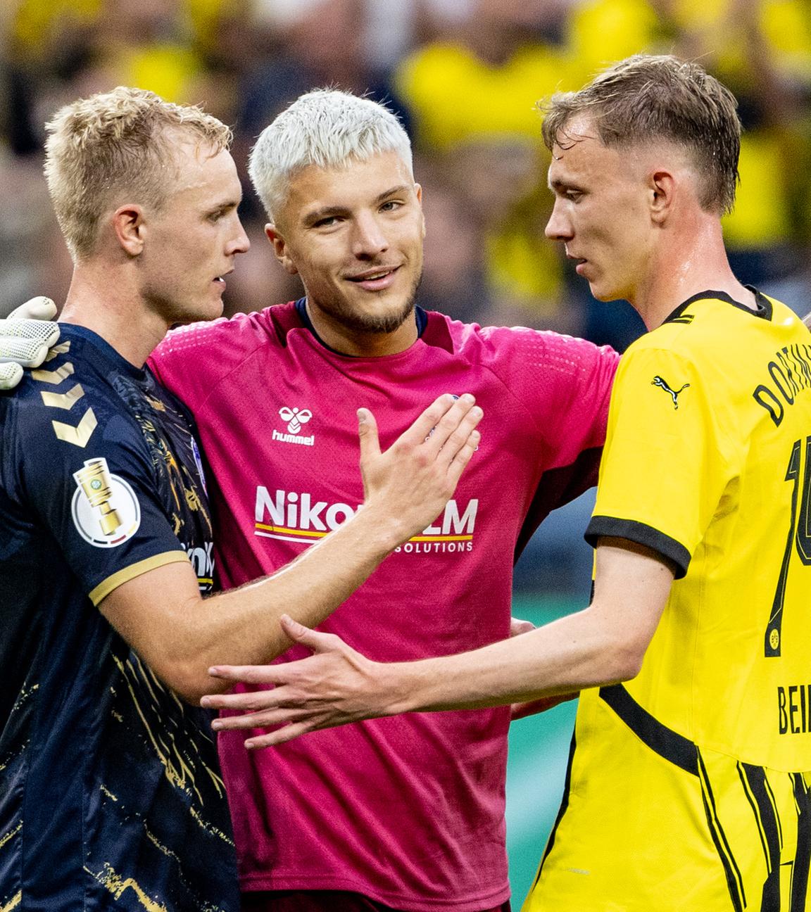 Wolfsburg wirft Dortmund aus dem DFBPokal ZDFheute