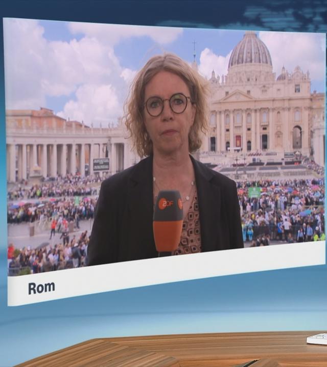 Barbara Lueg berichtet aus Rom ins ZDFheute Studio.