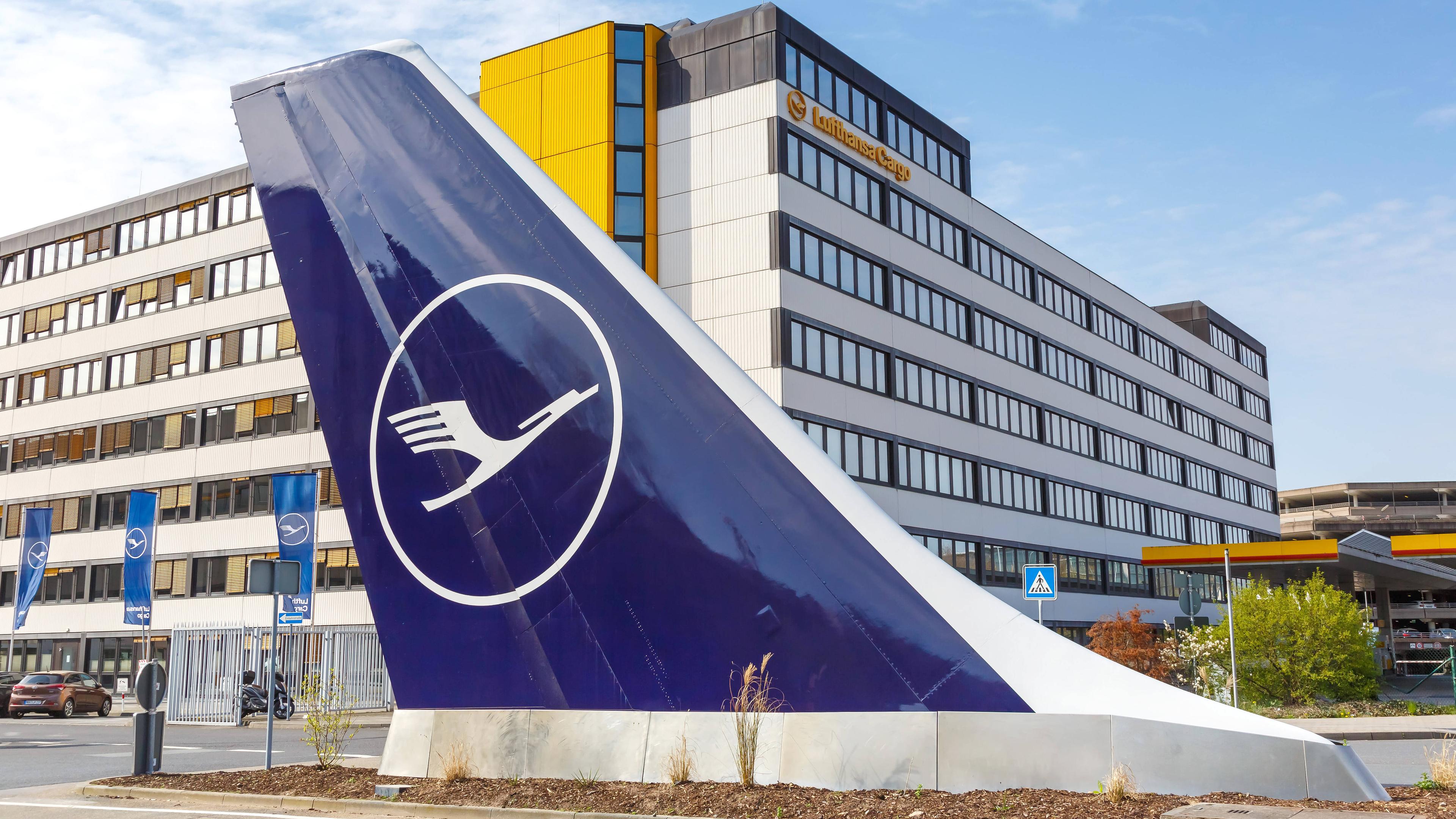 Lufthansa Zentrale Hauptsitz in Frankfurt am Main, aufgenommen am 07.04.2020