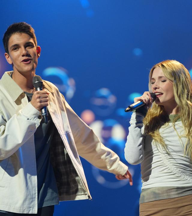 Luis und Ester Graf performen auf der "Dein Song" Bühne ihren Song.