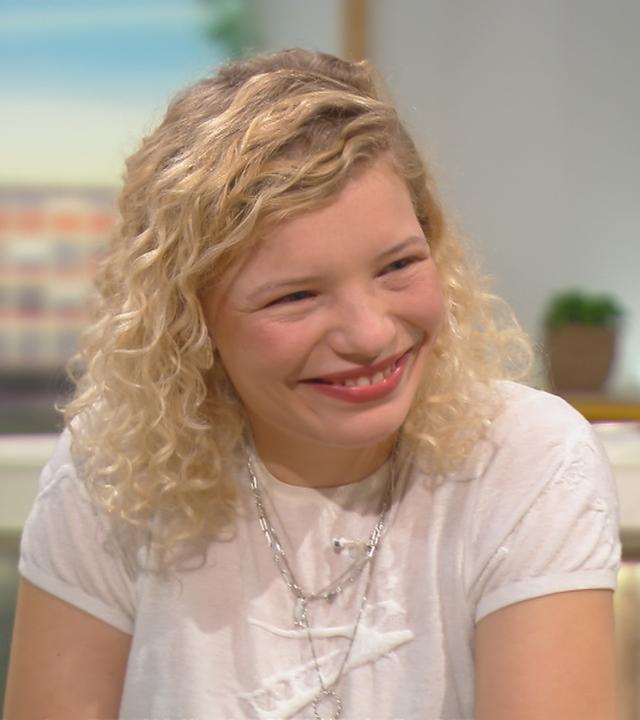 Luisa-Céline Gaffron am "Volle Kanne"-Frühstückstisch.