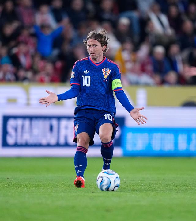 Luka Modric (Kroatien) reagiert. 