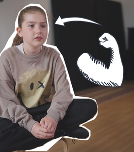 Ein Mädchen sitzt auf einem Stuhl, danaben ein gezeichneter starker Arm und ein Pfeil der vom Arm auf das Mädchen zeigt. 