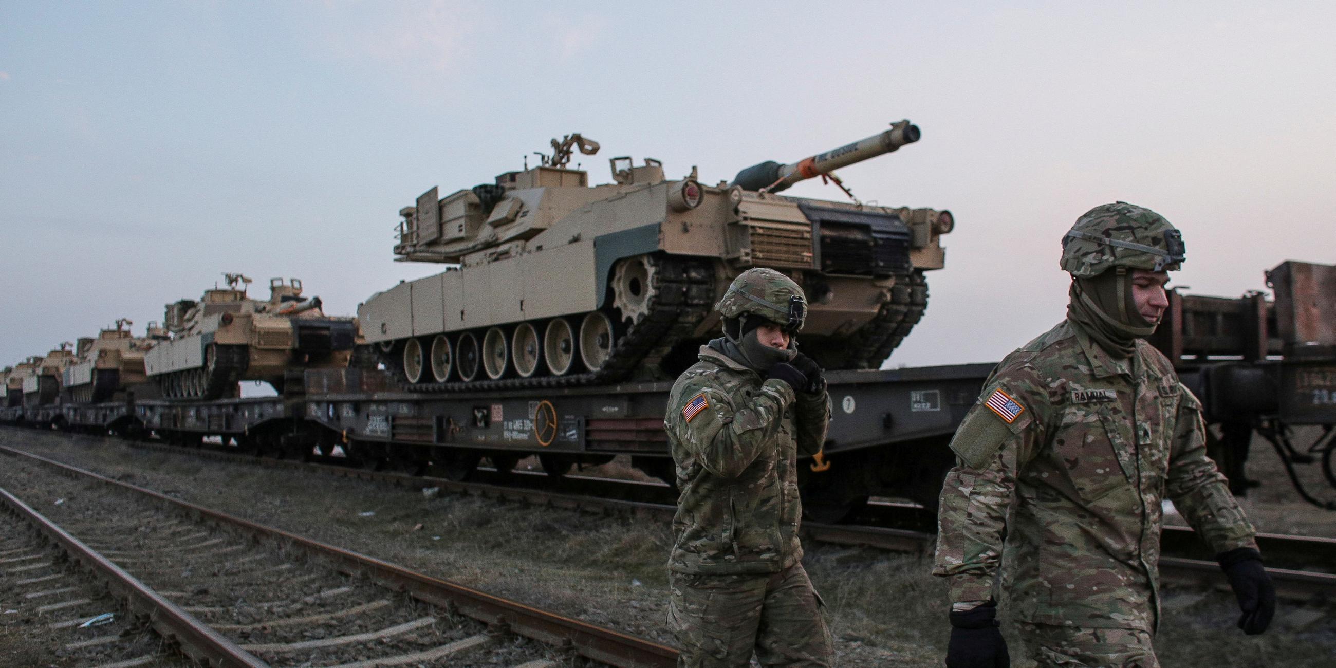 M1 Abrams Panzer auf einem Transportzug