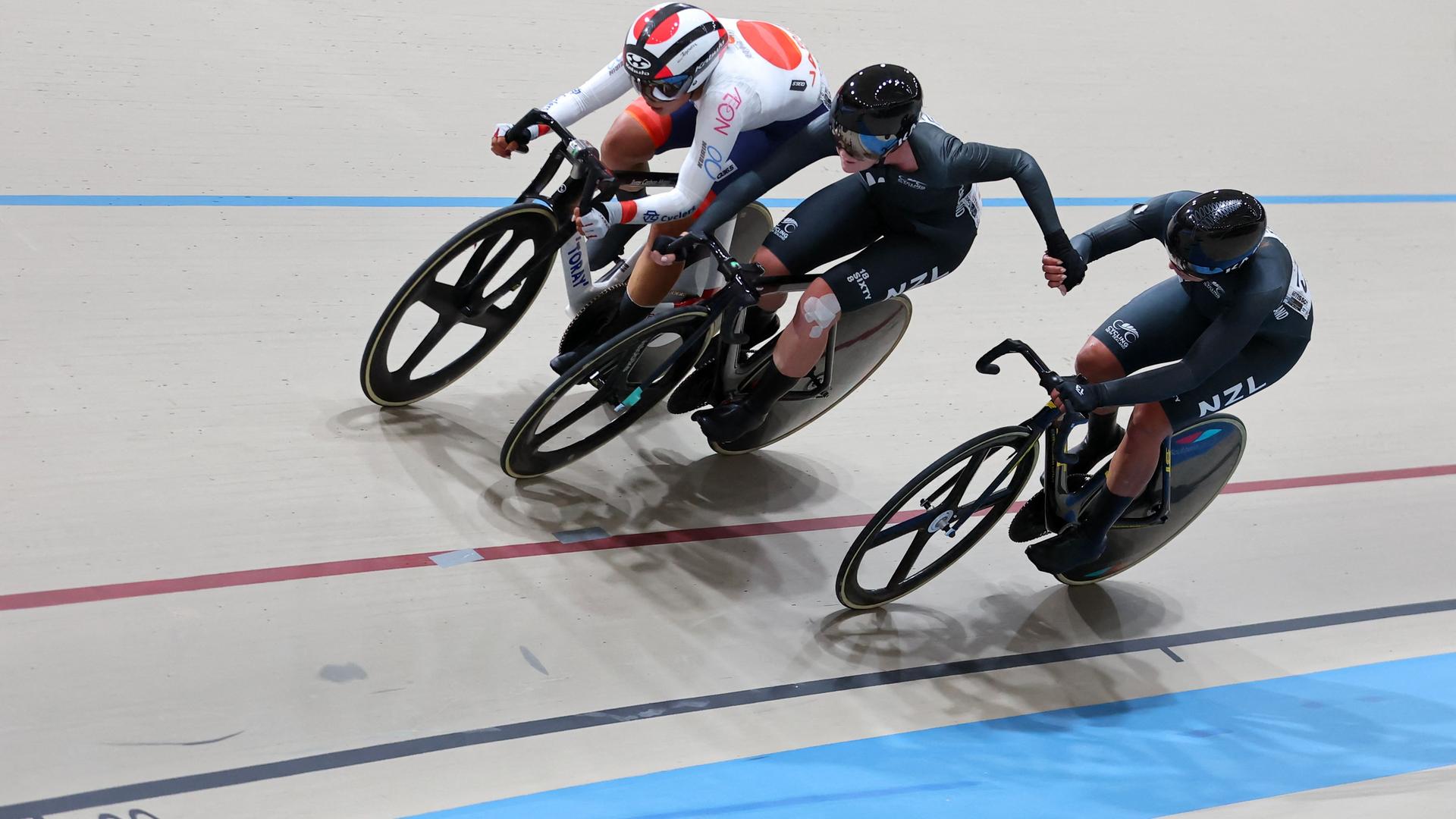 Byrony Botha und Teamkollegin Samantha Donnelly (beide Neuseeland) beim Madison-Rennen der Bahnrad-WM in Santiago de Chile