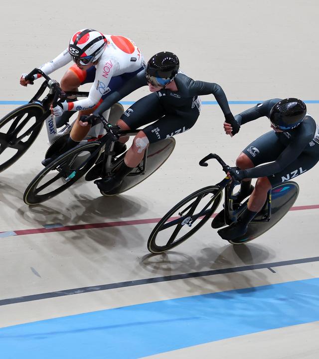 Byrony Botha und Teamkollegin Samantha Donnelly (beide Neuseeland) beim Madison-Rennen der Bahnrad-WM in Santiago de Chile