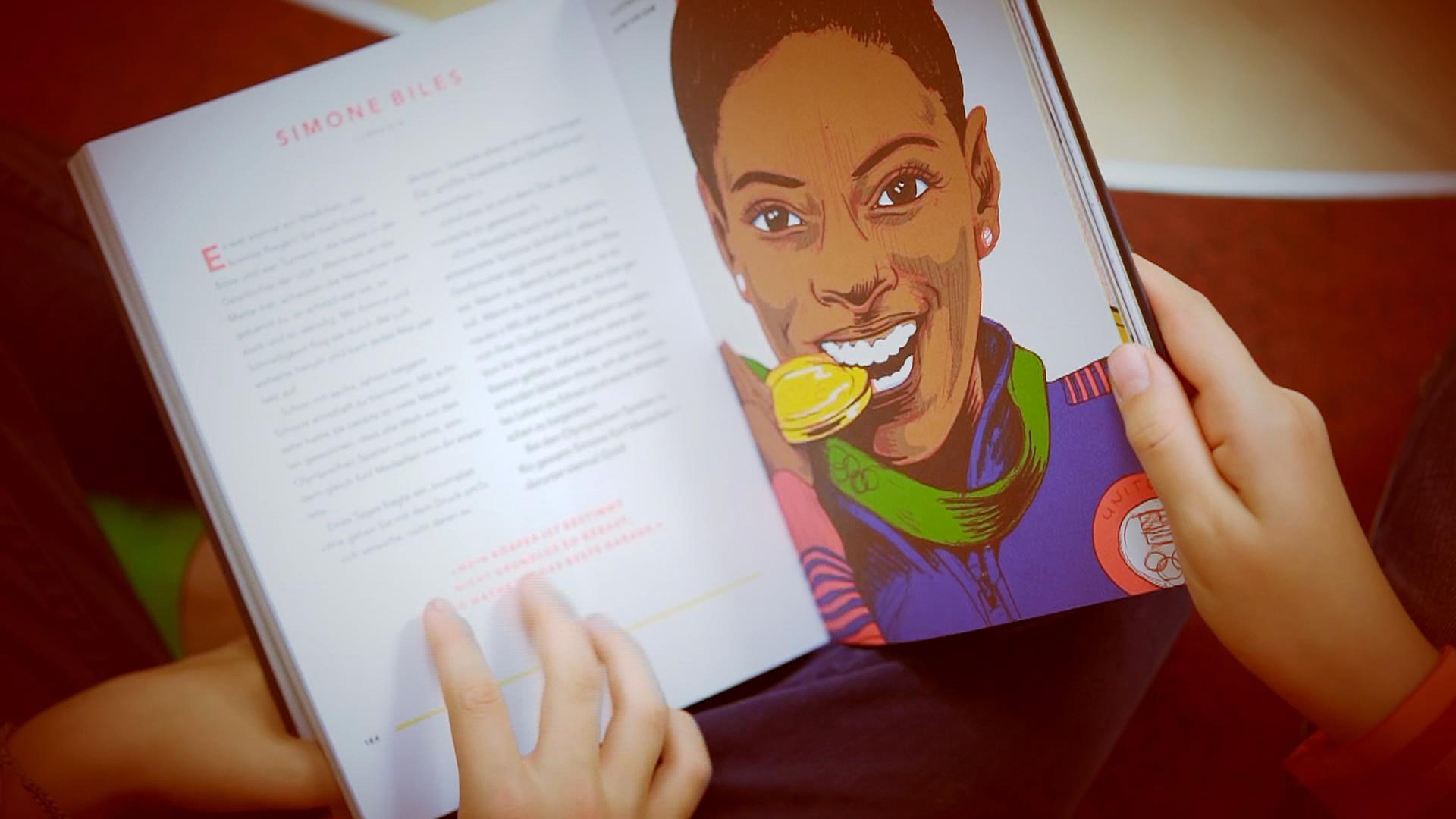 Aufgeschlagenes Buch "Rebel Girls"