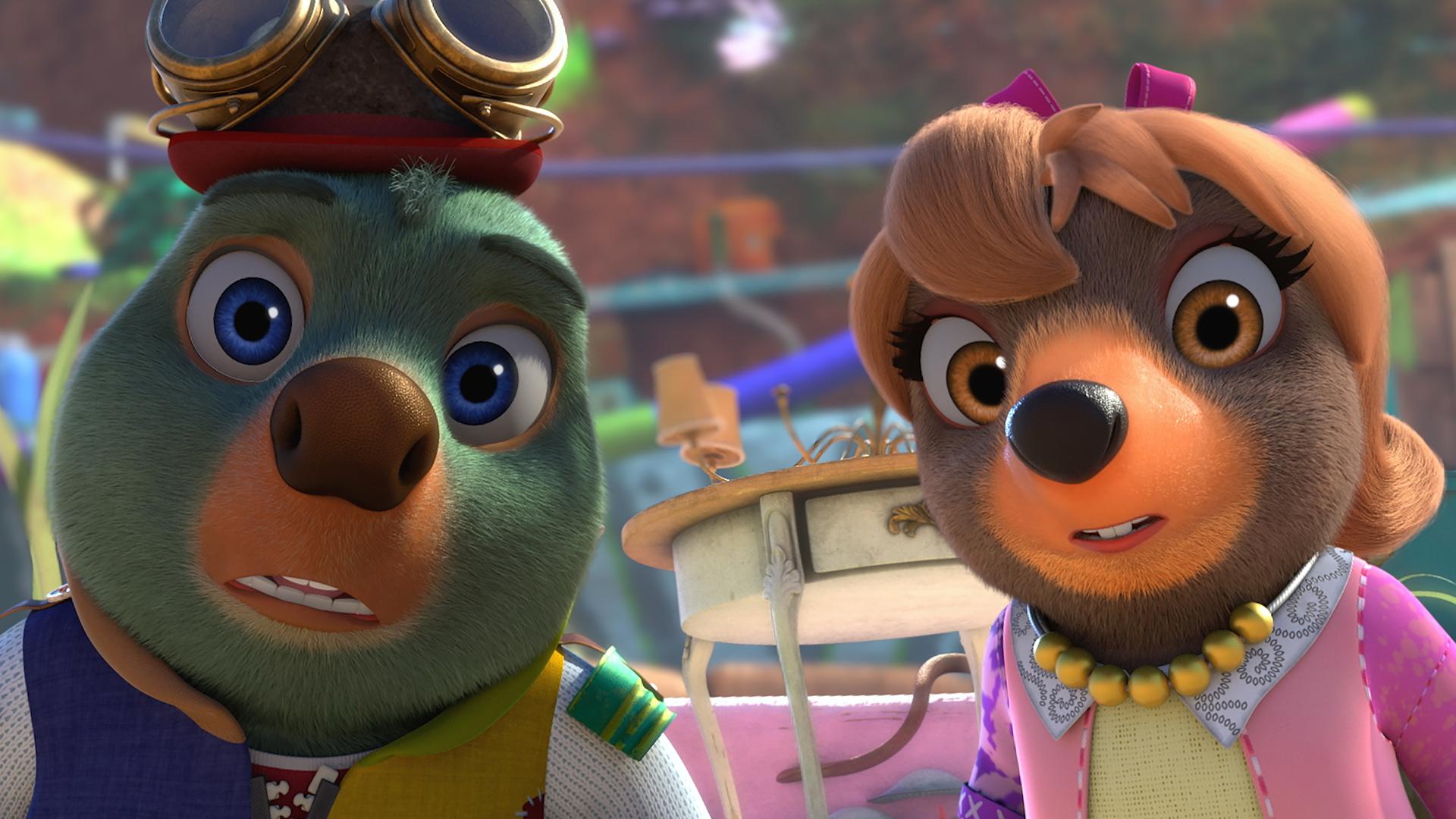 Maulwurf Moley und Maulwurfdame Mona Lisa stehen nebeneinander und blicken erstaunt in die Kamera.