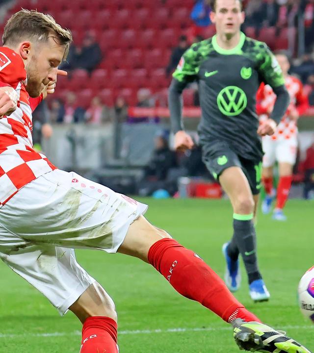 Silvan Widmer (Mainz) macht das Tor zum 1:1.