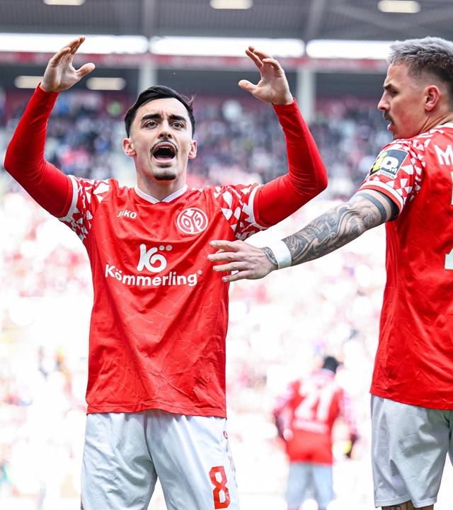 Paul Nebel (1. FSV Mainz 05) und Paul Nebel (1. FSV Mainz 05) jubeln. 