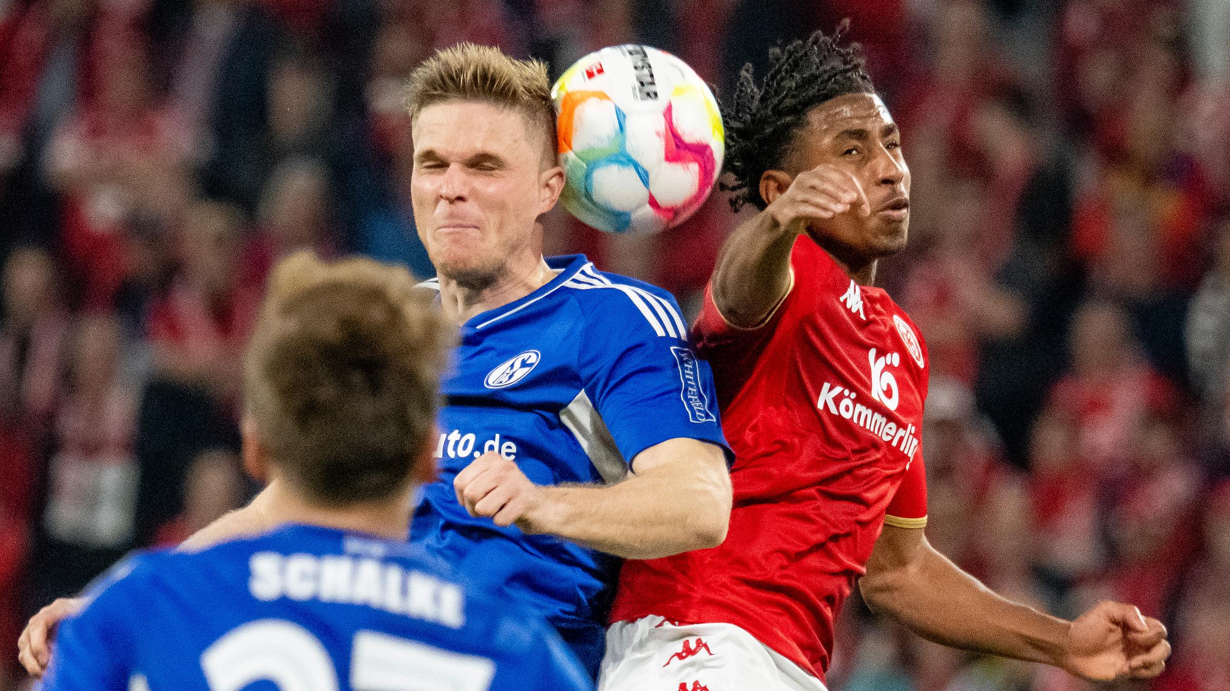 Wilder Dreier im Abstiegskampf Schalke gewinnt in Mainz