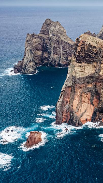 Felsige Insel im Atlantik