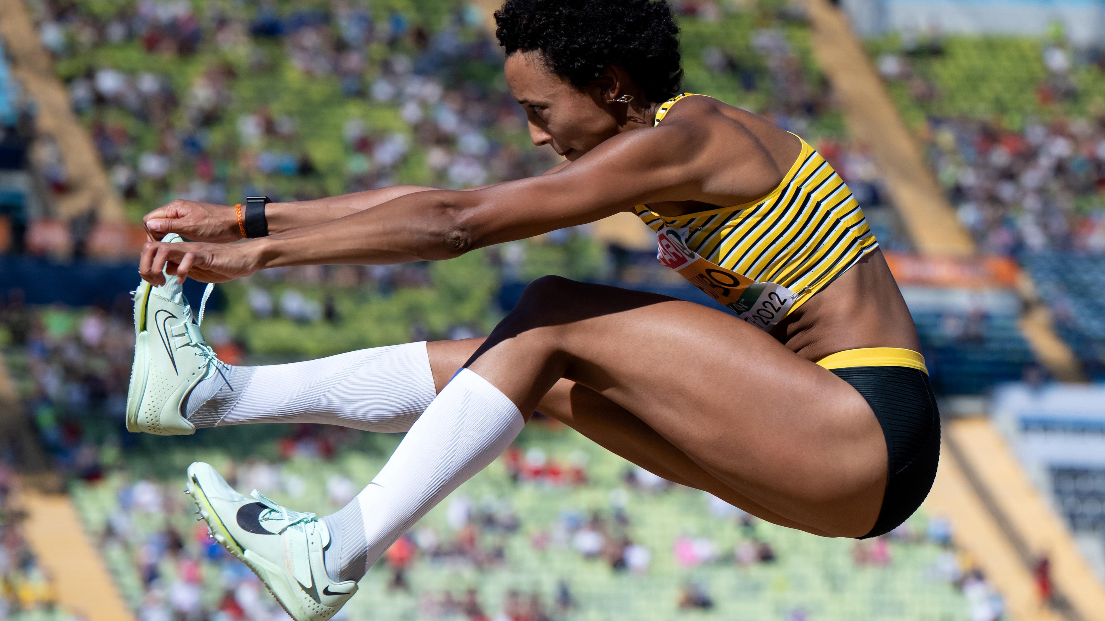 Leichtathletik-EM 2022 Malaika Mihambo springt um Gold