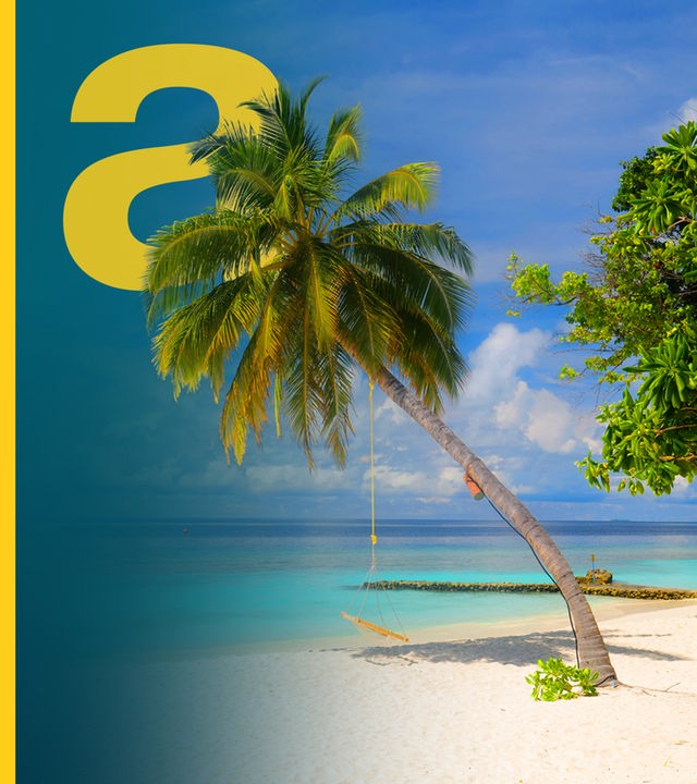 Ein Bagger auf dem Strand auf den Malediven