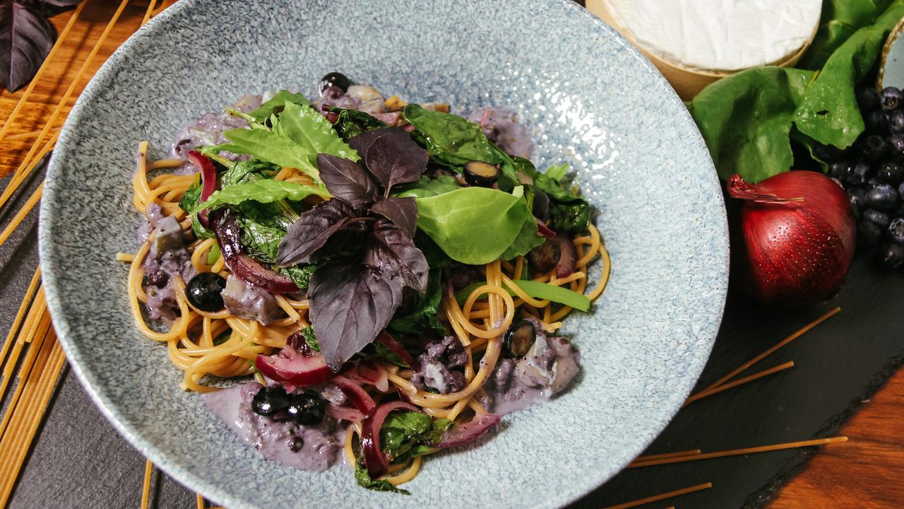 Mangold-Spaghetti mit lila KÃ¤sesauce - ZDFmediathek