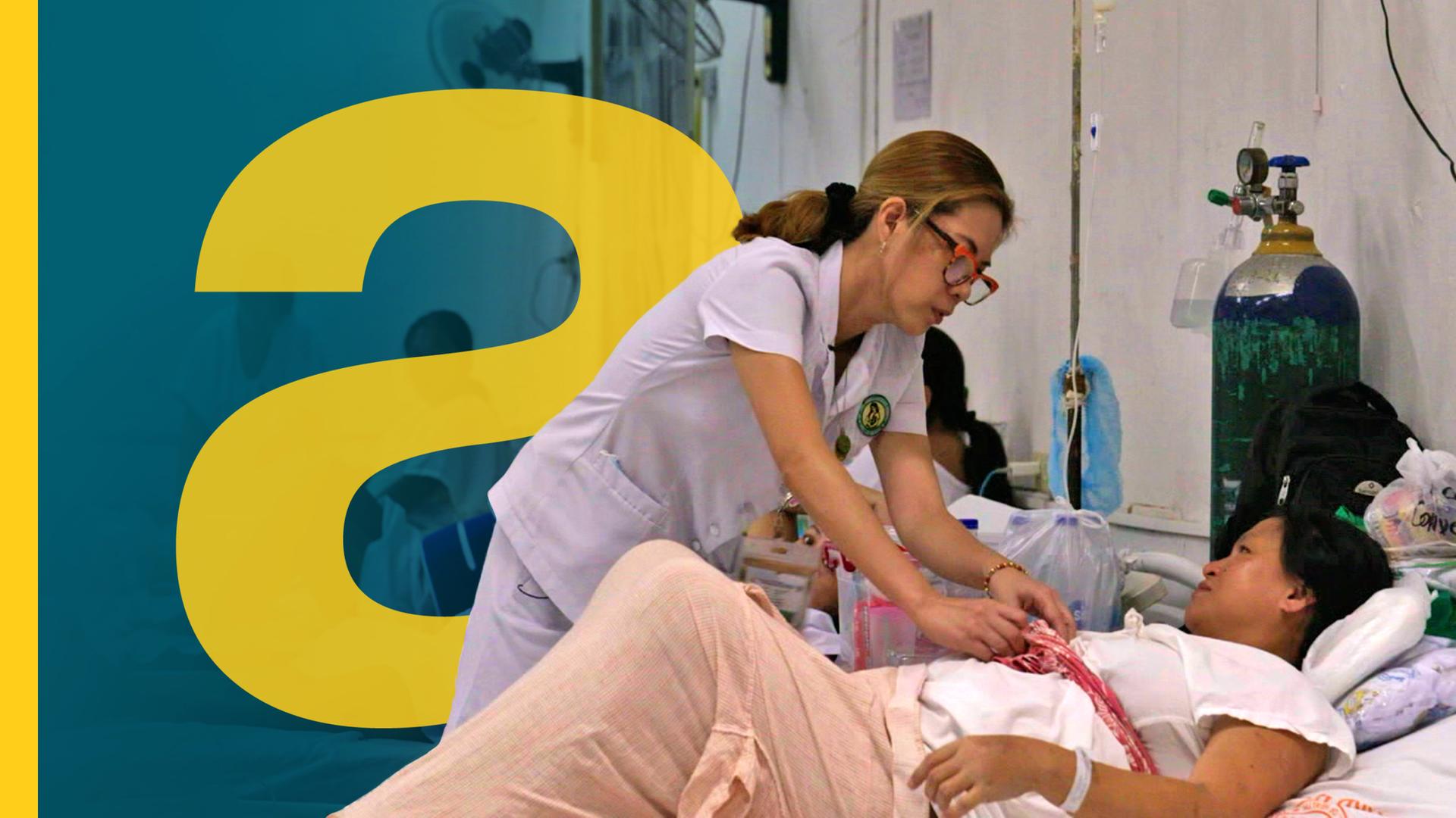 Eine Krankenpflegerin aus den Philippinen am Krankenhausbett