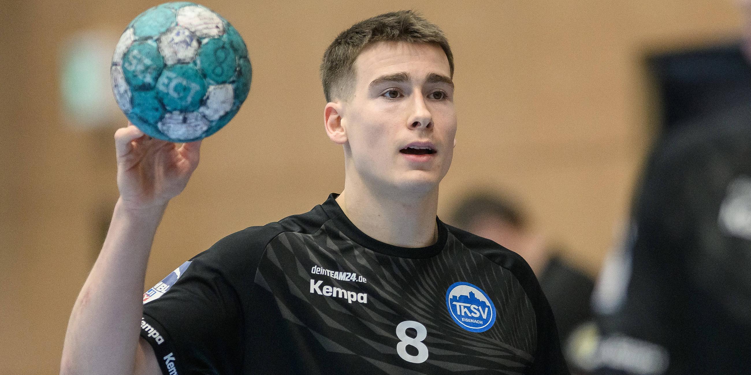 Der Schweizer Handball-Nationalspieler Manuel Zehnder während einem Spiel.
