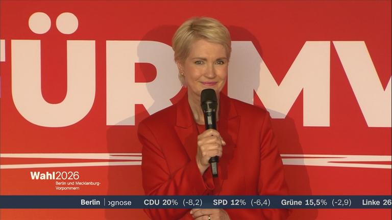 SPD-Spitzenkandidatin und Ministerpräsidentin Manuela Schwesig mit einer Reaktion zur Landtagswahl in Mecklenburg-Vorpommern.