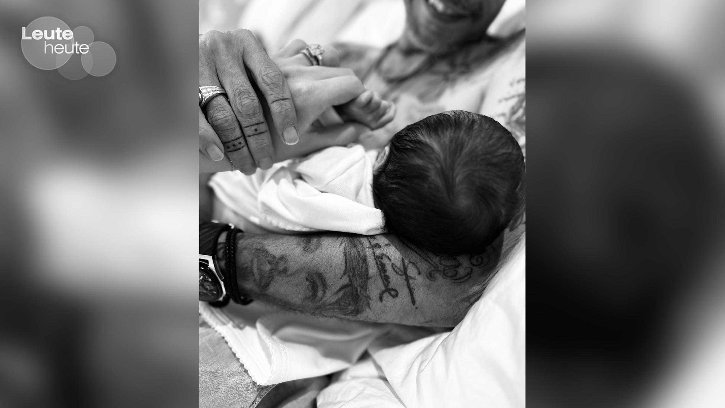 Marc Anthony mit seinem Kind im Arm.