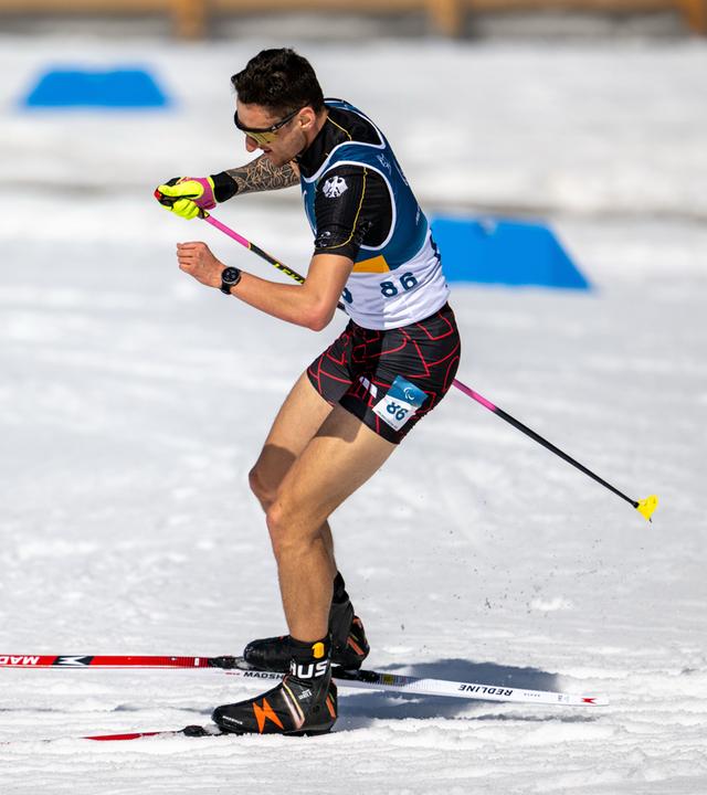 Marco Maier (GER, LW8) während des Para-Biathlon Sprint-Finales bei den Paralympischen Winterspielen Milano Cortina 2026.