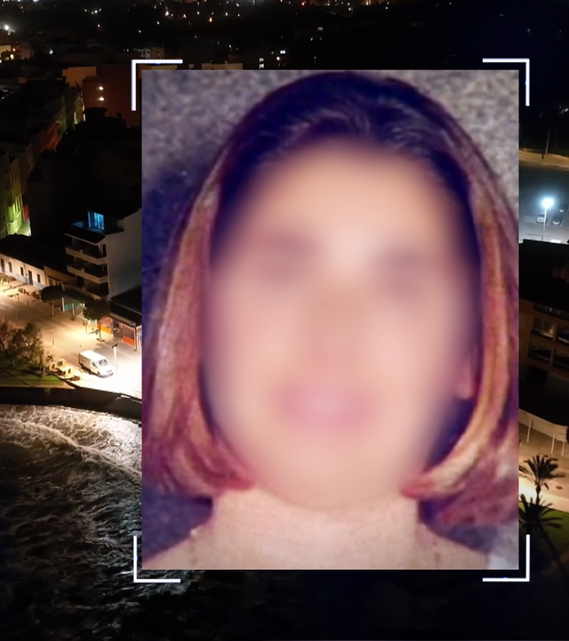 Portraitfoto des Opfers Maria. Im Hintergrund Luftbild des Tatorts bei Nacht - ein Club auf der Insel Mallroca. Links daneben: Lichtschematische Darstellung eines Fingerabdrucks.
