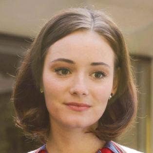 Maria Ehrich spielt Helga von Boost.