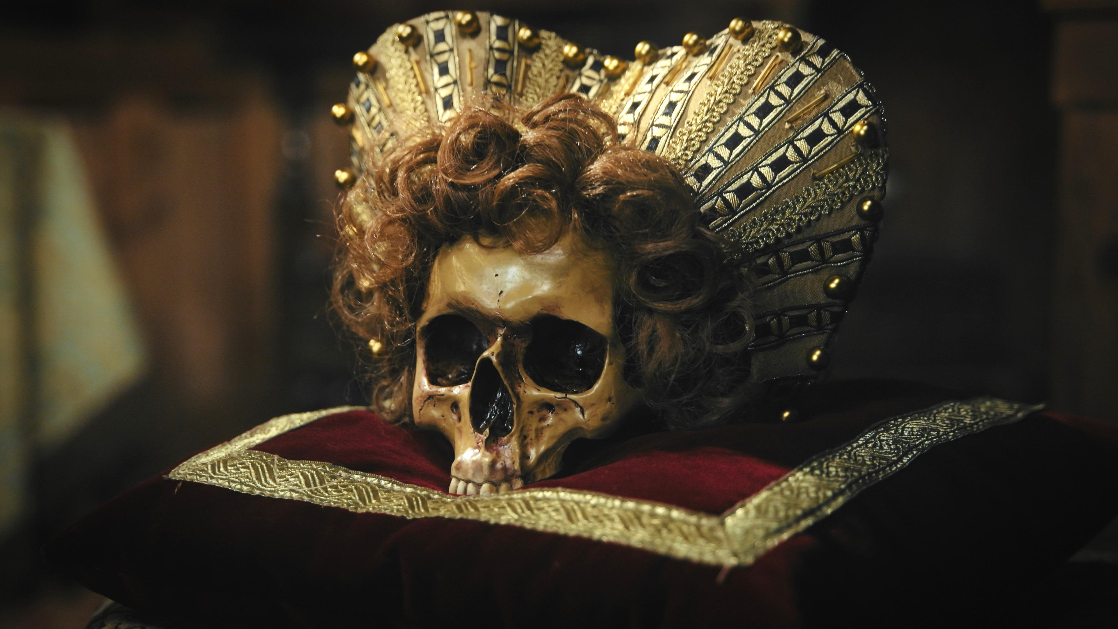 Bekleideter Totenkopf von Maria Stuart