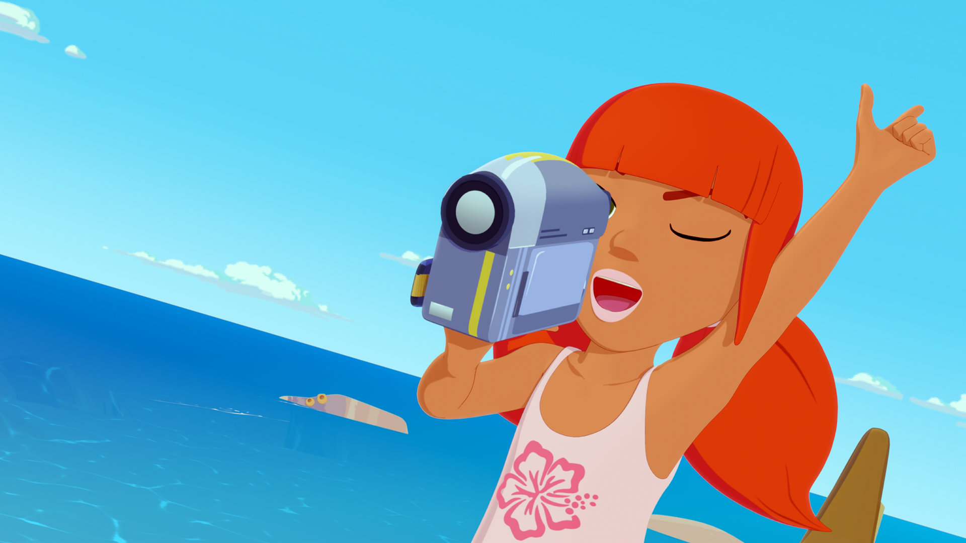 Marina hält in ihrer rechten Hand eine Kamera und schaut mit ihrem rechten Auge durch den Sucher. Ihr linkes Auge ist geschlossen und ihre linke Hand in die Luft gestreckt. Hinter ihr ist das Meer.