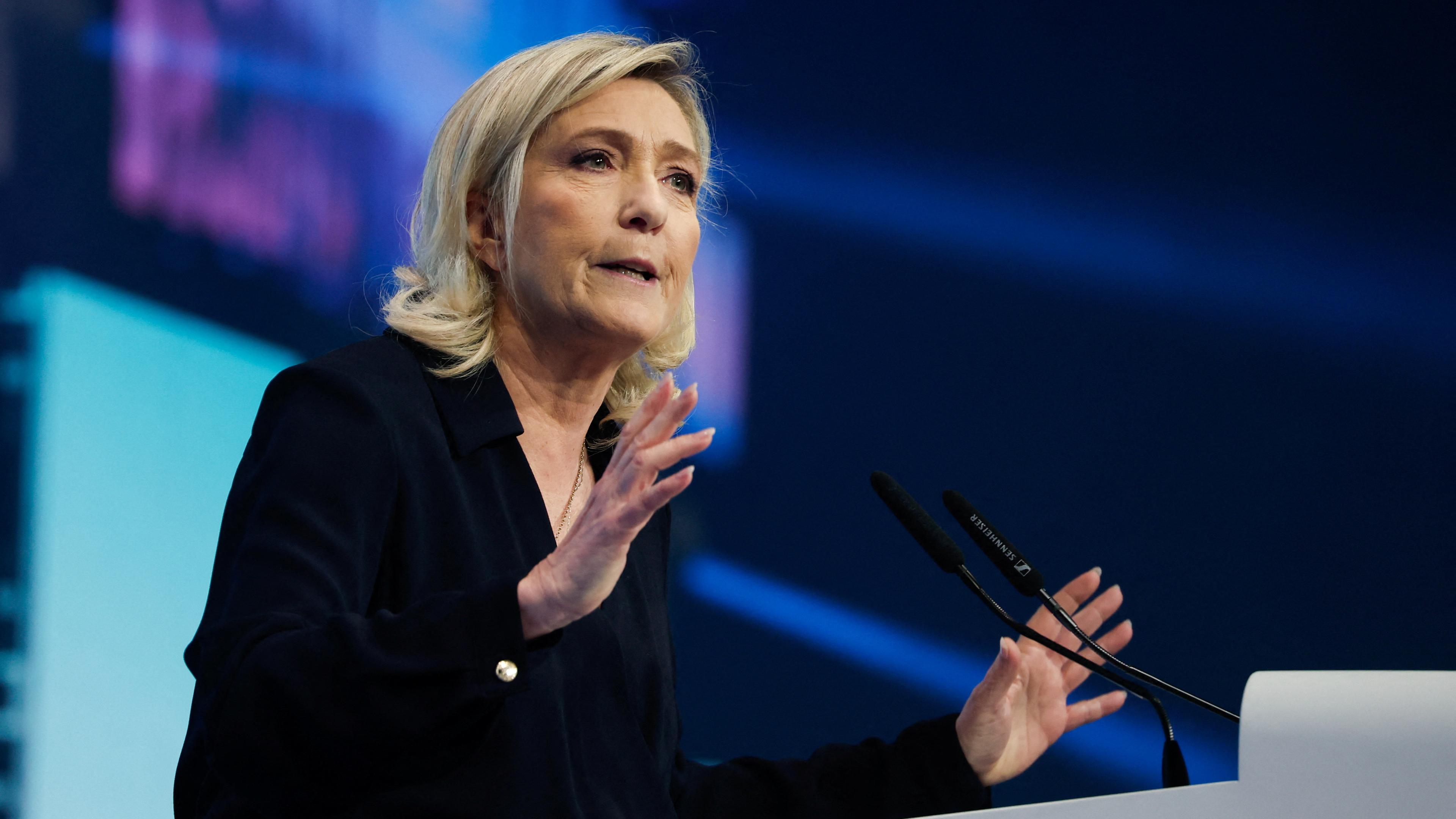 Vorsitzende der Rassemblement National Marine Le Pen bei einer Rede in Marseille
