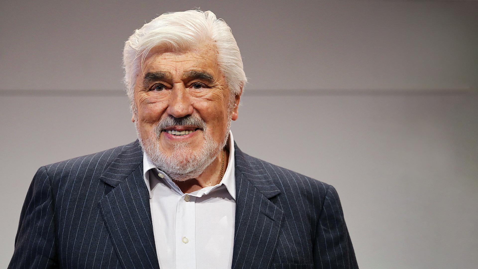 Porträtfoto des Schauspielers Mario Adorf