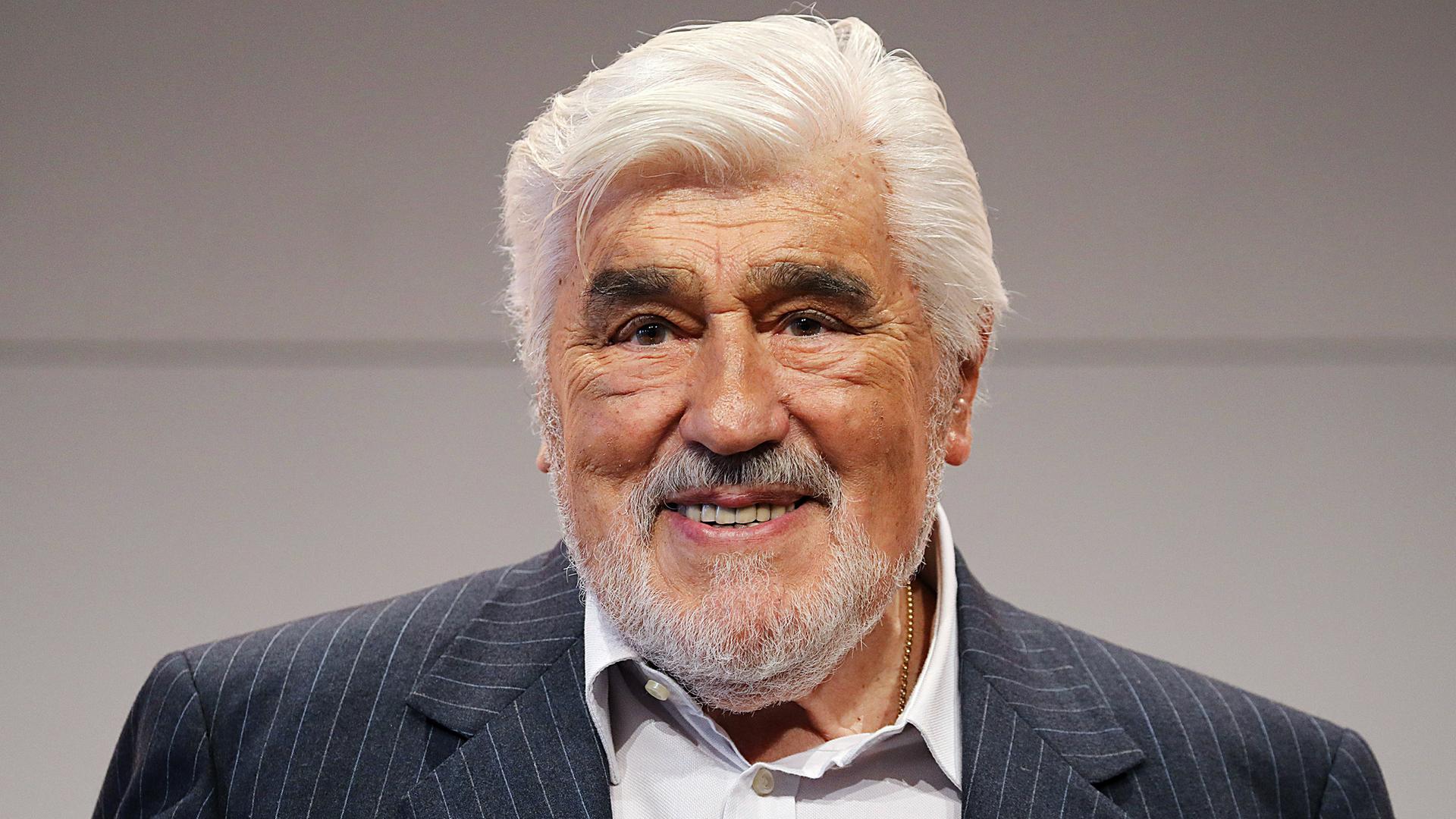 Porträtfoto des Schauspielers Mario Adorf