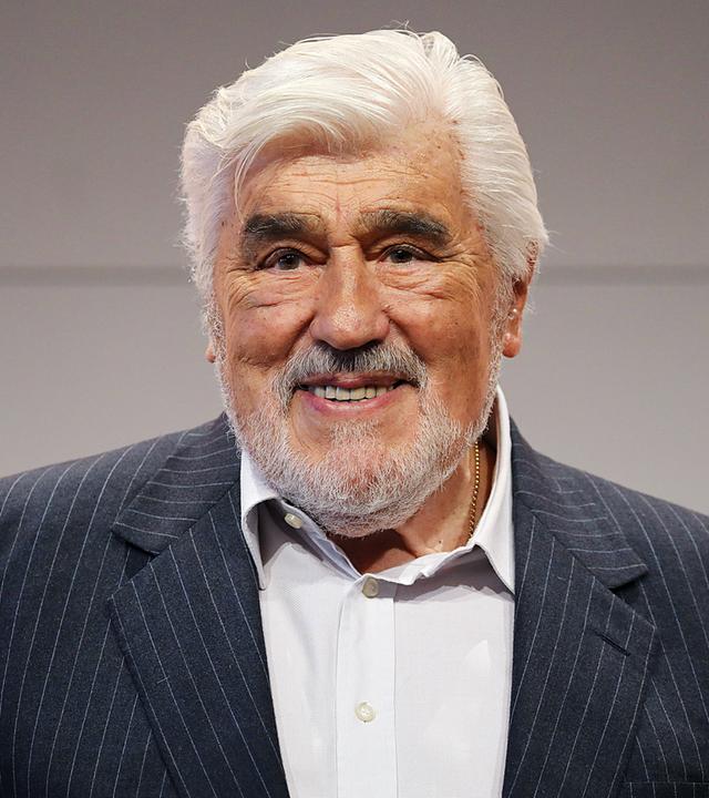Porträtfoto des Schauspielers Mario Adorf