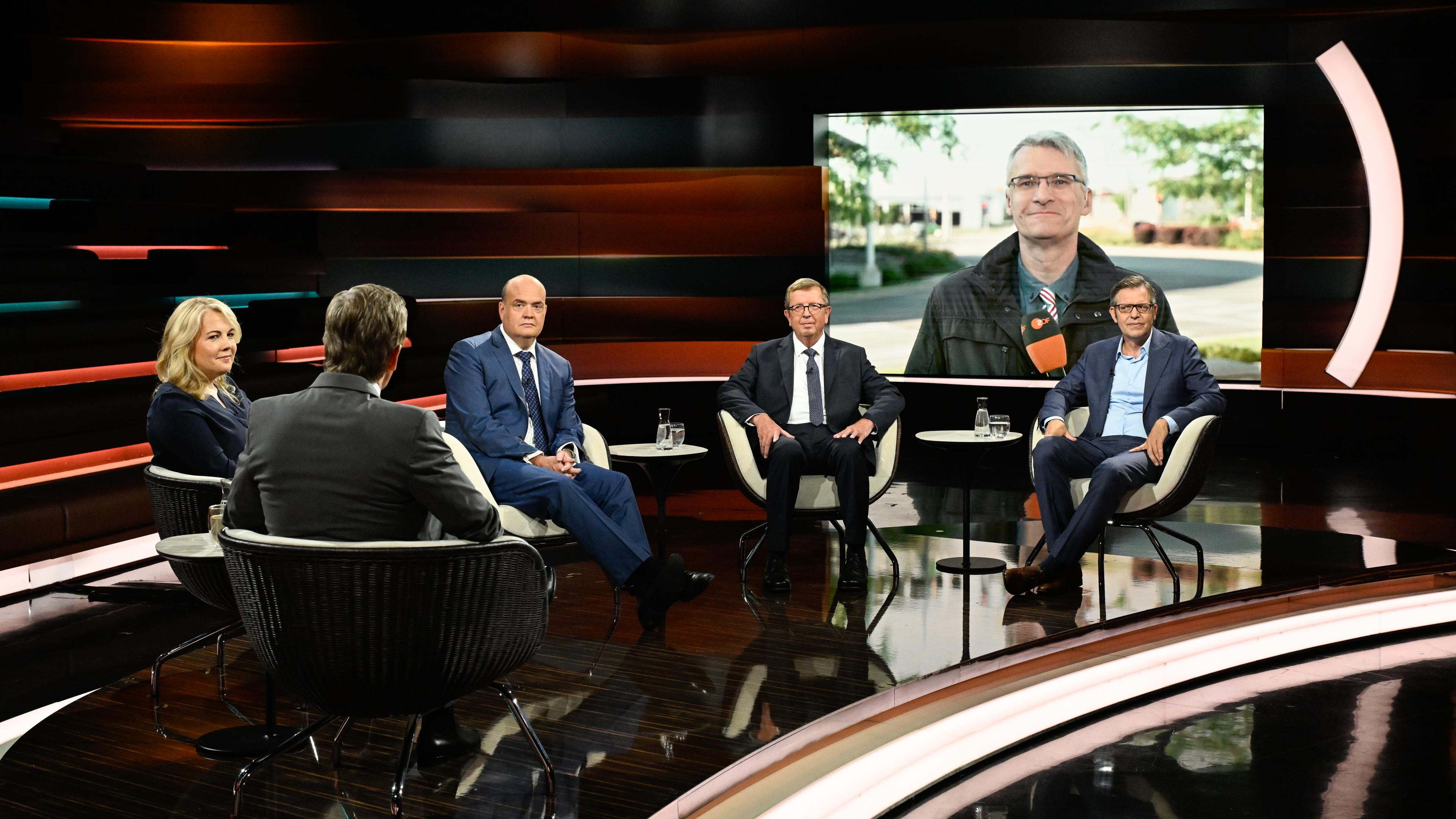 Markus Lanz vom 18. Juli 2024: Linda Teuteberg, Markus Lanz, Robin Alexander, Werner Henning, Elmar Theveßen (zugeschaltet), Steffen Mau