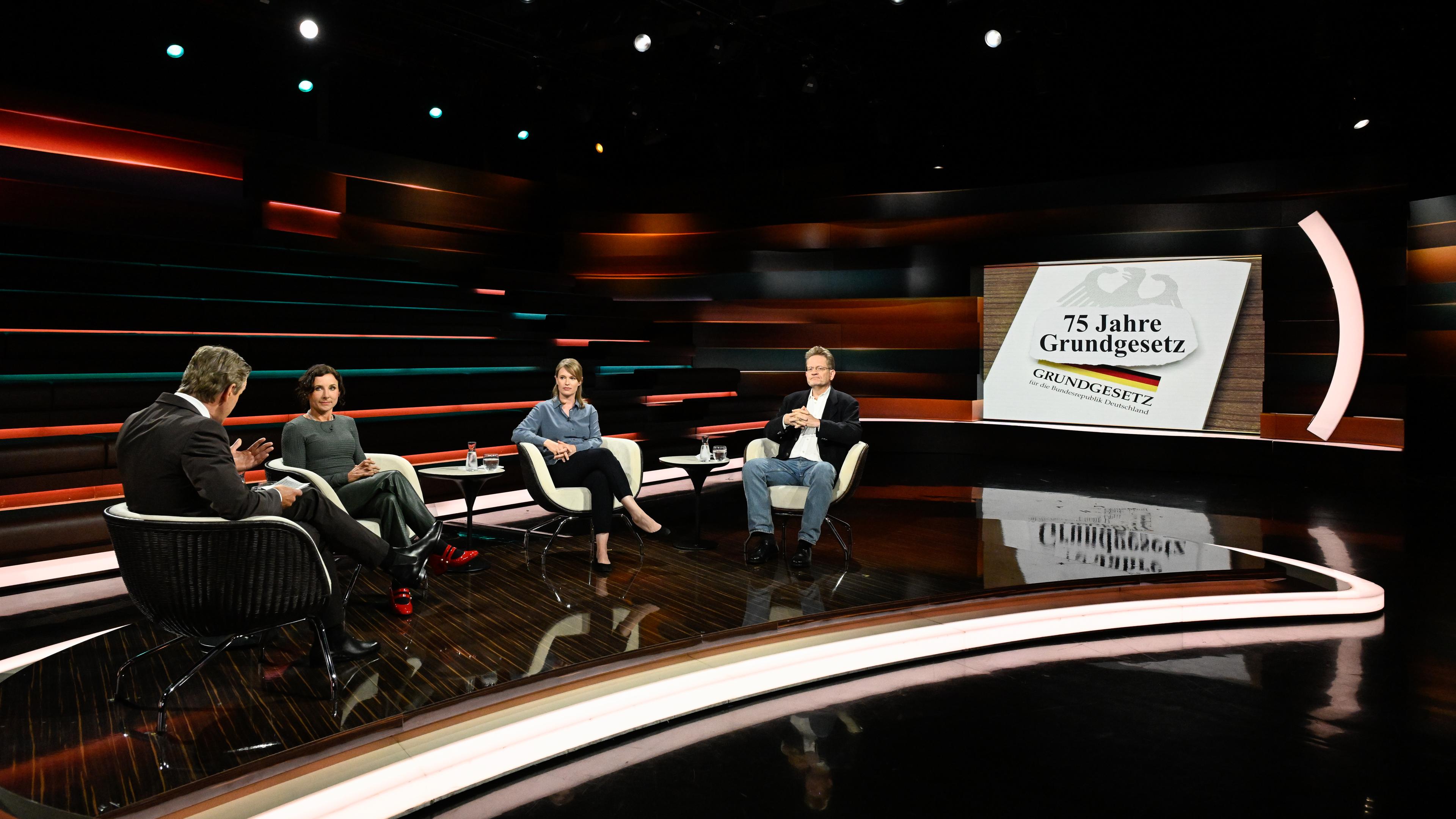 Markus Lanz vom 24. Juli 2024: Markus Lanz, Juli Zeh, Nora Markard, Kai Ambos 