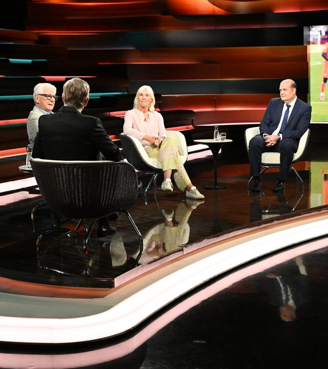 Markus Lanz vom 24. Juni 2026: Marcel Reif, Markus Lanz, Gaby Papenburg, Robin Alexander