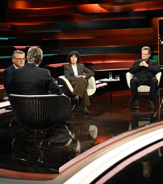 Markus Lanz vom 7. Oktober 2025: Roderich Kiesewetter, Markus Lanz, Sabine Adler, Kai Ambos, Thomas Reichart, Elmar Theveßen