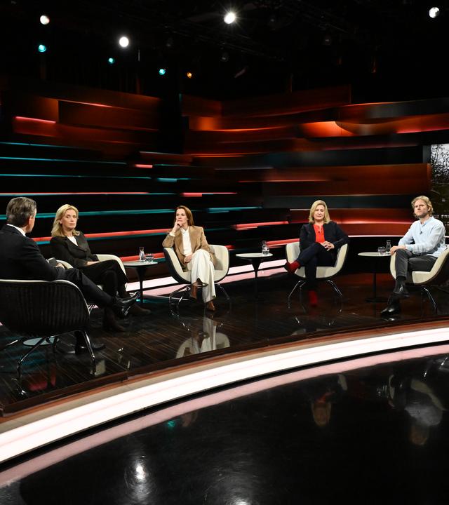 Markus Lanz vom 9. Dezember 2025: Markus Lanz, Karin Prien, Florence Gaub, Eva Quadbeck, Jan Wynands, Elmar Theveßen (zugeschaltet)